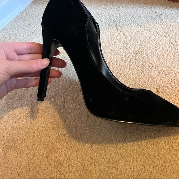 Kendall & Kylie Velvet  Pumps - Picture 9 of 9